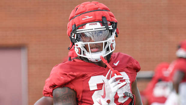Razorbacks linebacker Jaheim Thomas